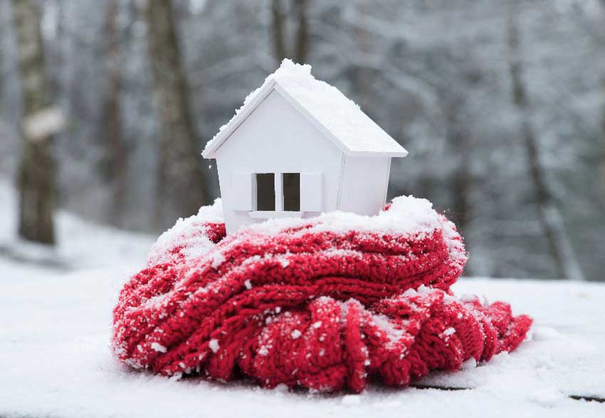 Symbolbild: Haus im Schnee / Dämmung